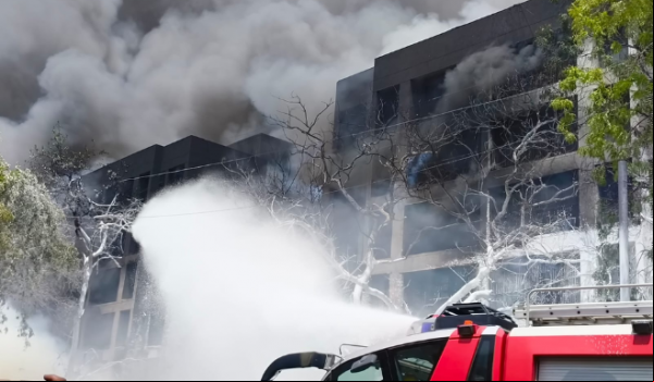 Boeing cai logo após decolar na Índia; mais de 200 mortos e um sobrevivente resgatado